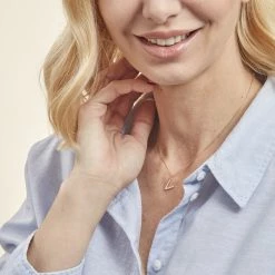 Histoire D'Or Pendentif Lettre V Or Jaune Oxyde 6 Histoire D'Or Pendentif Lettre V Or Jaune Oxyde -Colliers Fantaisie Soldes B3PFJZW229 model0