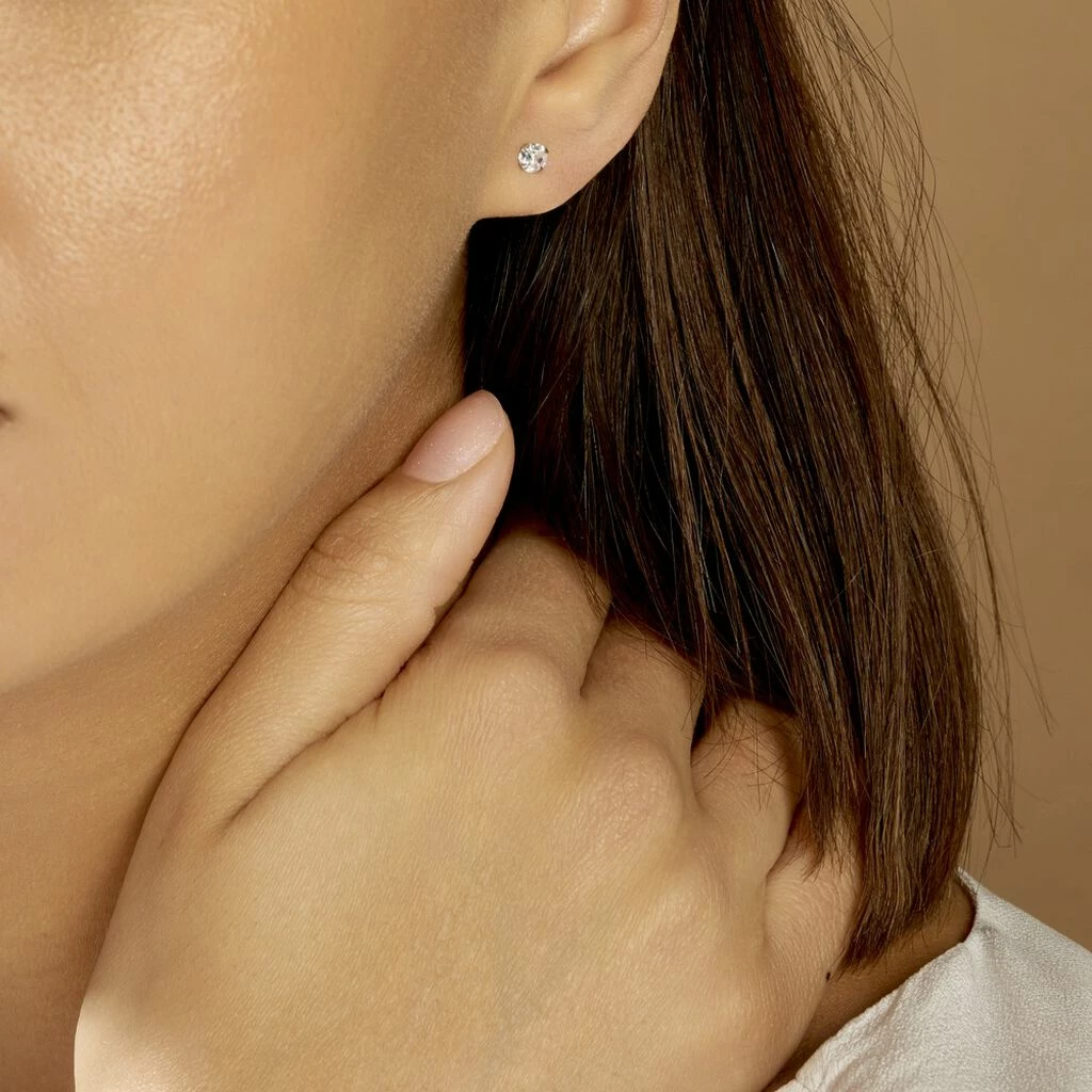 Histoire D'Or Boucles D'oreilles Puces Laena Argent Blanc Oxyde De Zirconium 4 Histoire D'Or Boucles D'oreilles Puces Laena Argent Blanc Oxyde De Zirconium – Image 4